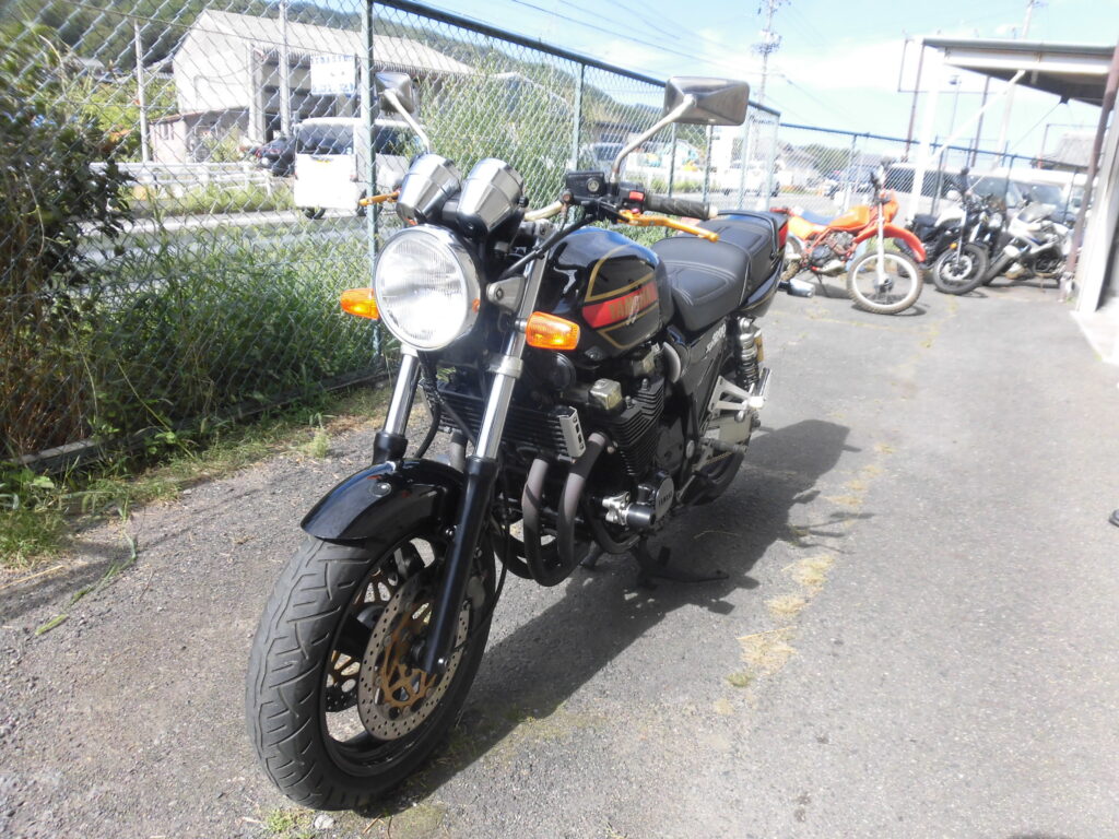 中古車　YAMAHA XJR1200 RZカラー　検無し　5,825km　 オーバー製ハンドル、バックステップ　ショート菅　ノーマルマフラー、取説有